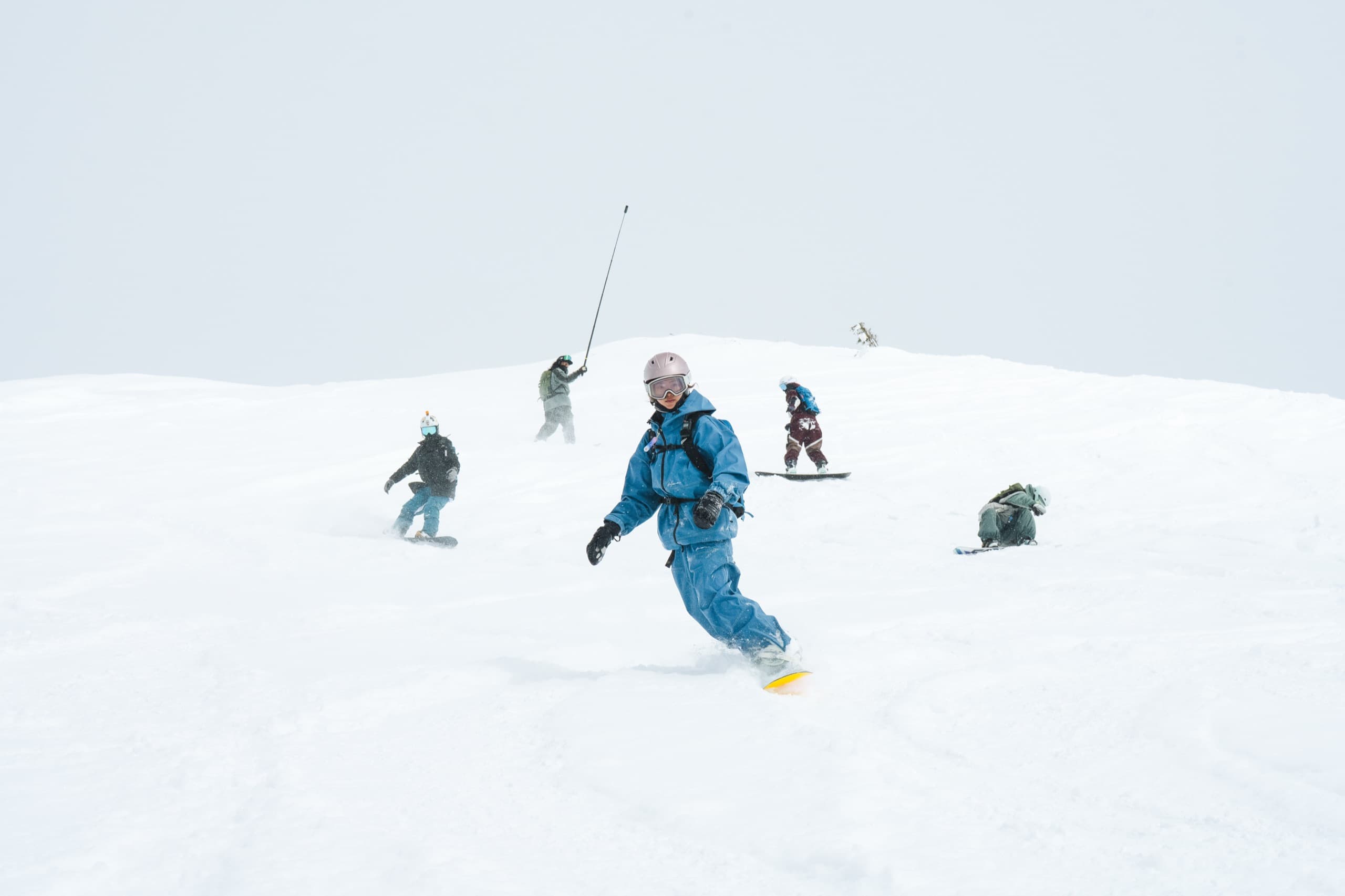 PURE SKI 教練與學員在北海道粉雪雪道滑行